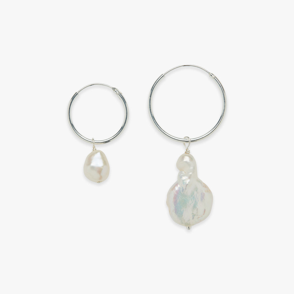 Baroque pearl charm earring silver