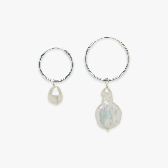 Load image into Gallery viewer, Baroque pearl charm earring silver
