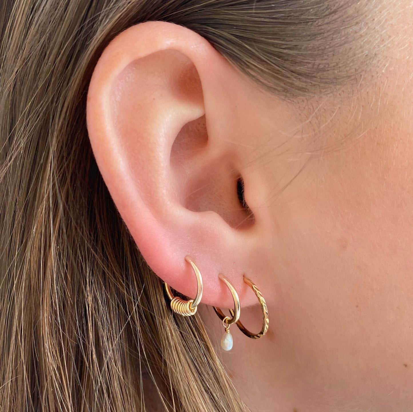 gouden oorbellen met parel en ringetjes