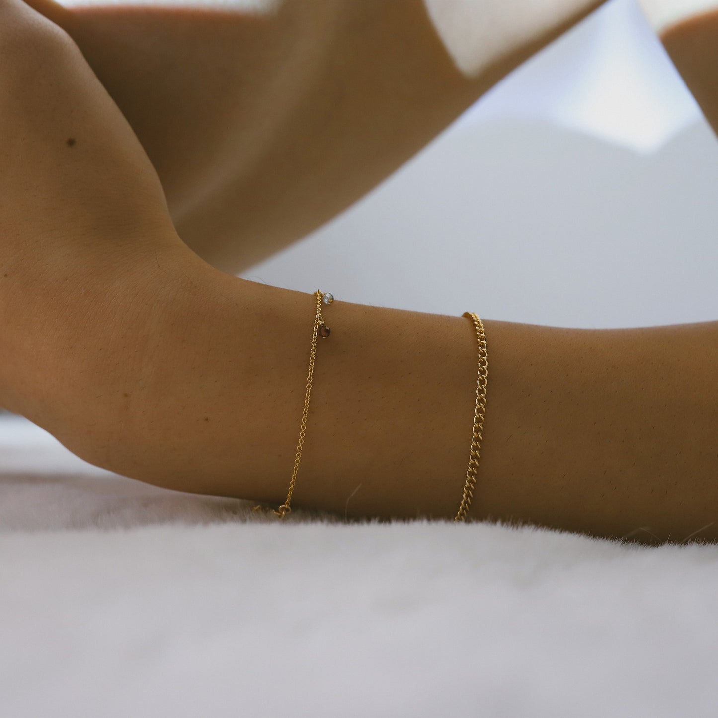 Gouden gold filled armbandjes met edelstenen