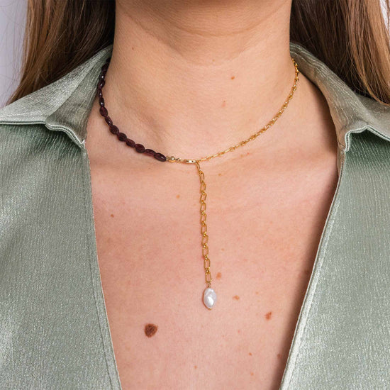 gouden ketting met parel en granaat