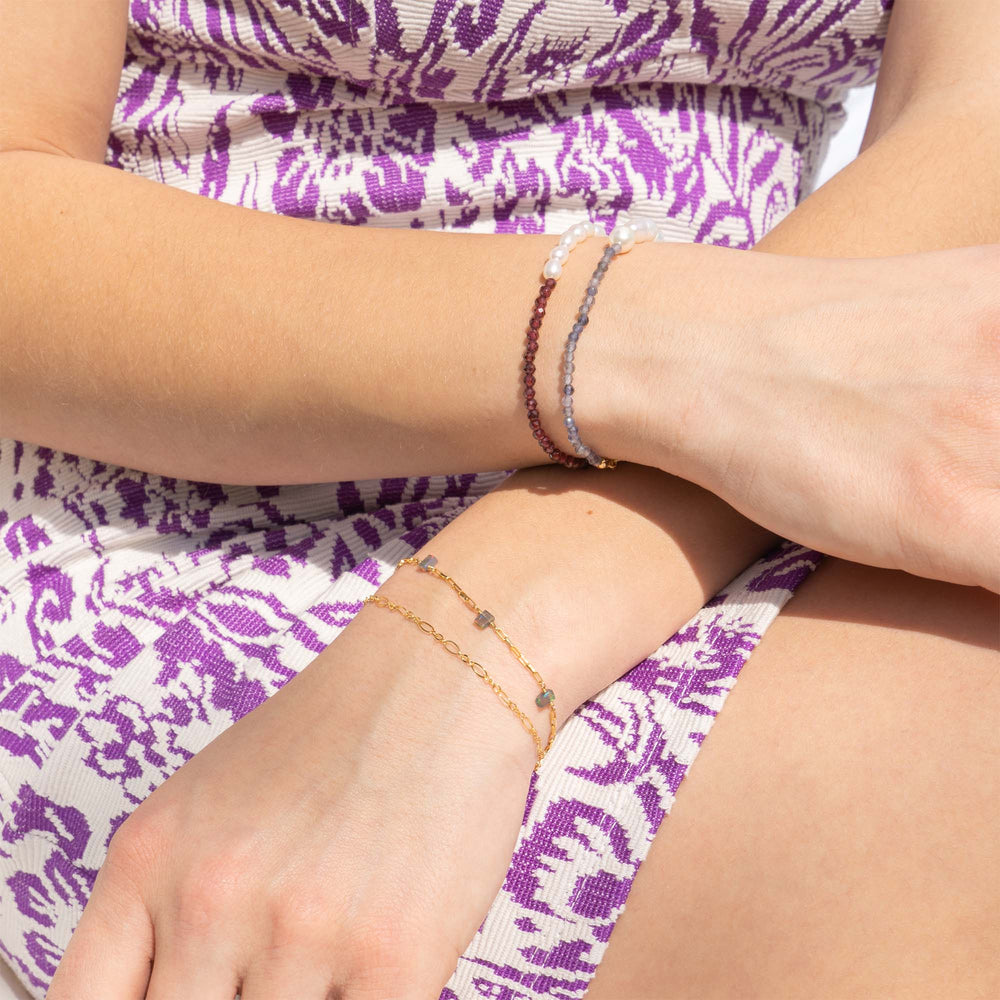 
                  
                    Gouden gold filled armbandjes met edelstenen
                  
                
