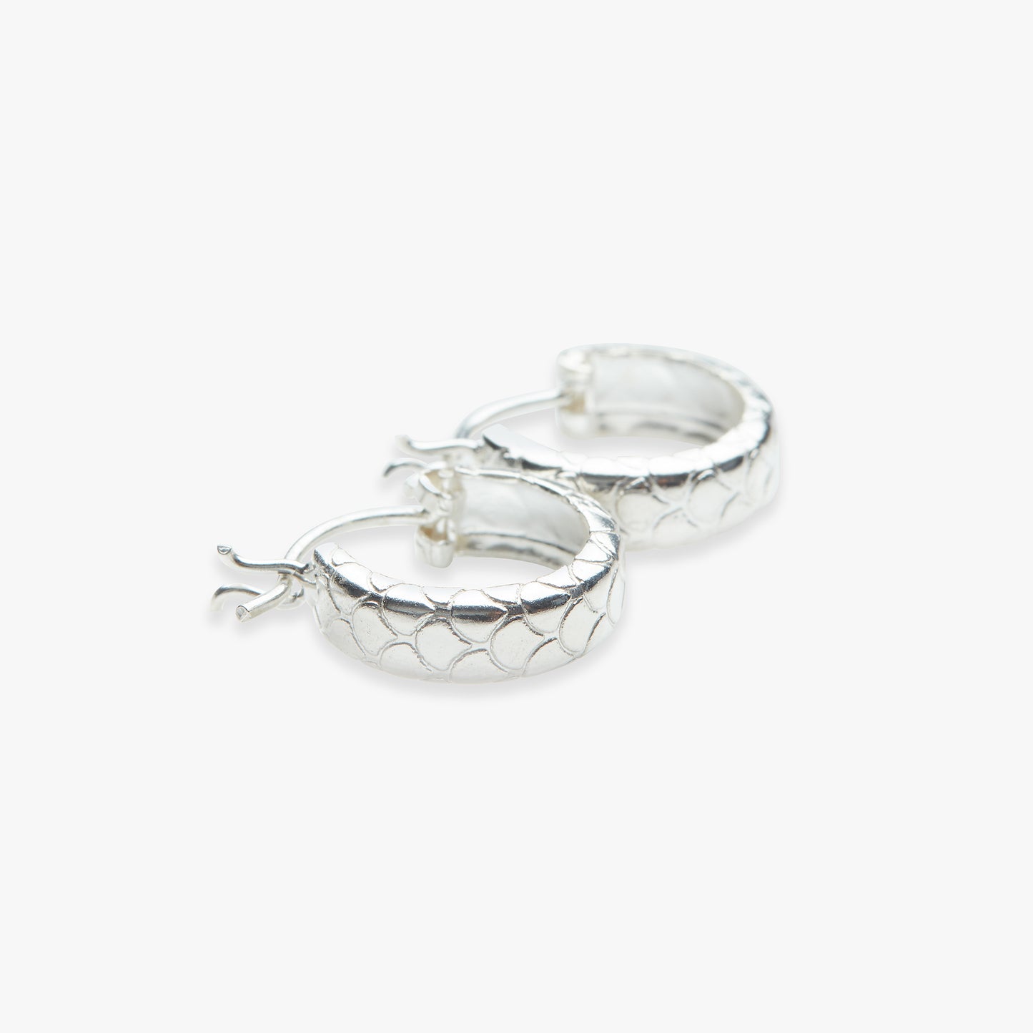 Mermaid Skin clasp earring silver